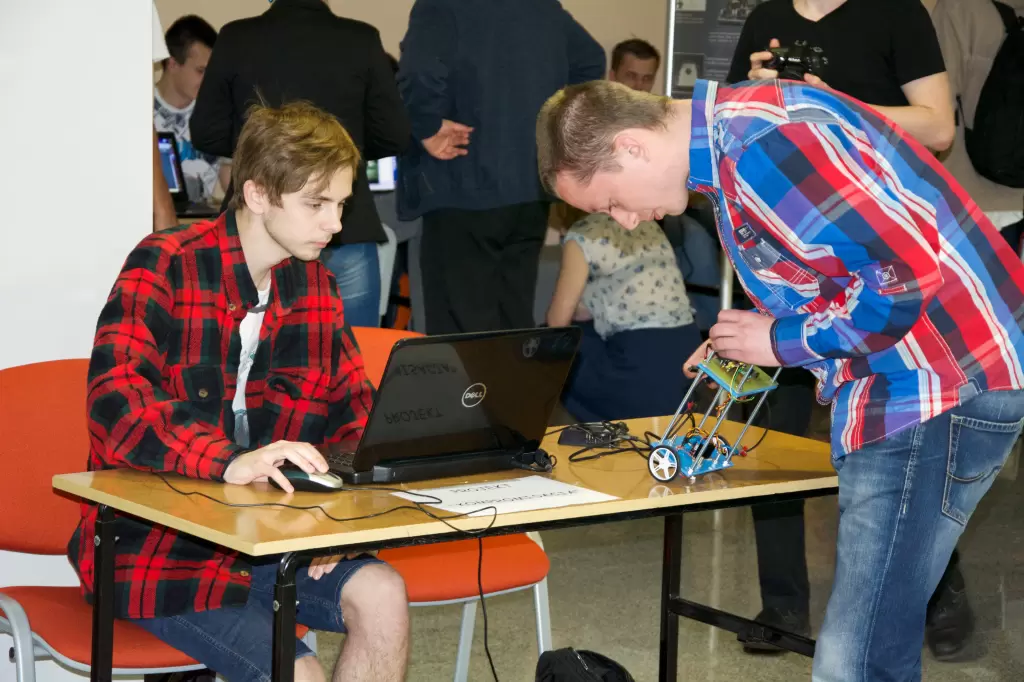 Warsztaty Studenckie - Projektowanie złożonego systemu sterowania mechatronicznego 